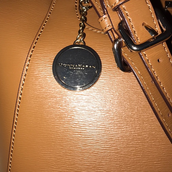 Brand New - Donna Karan NewYork Tote w/ Dust Cover - Picture 2 of 8